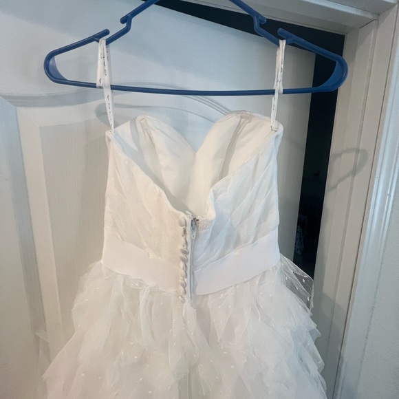 David’s bridal galina wedding dress. Size 2 in soft white. - Picture 7 of 8